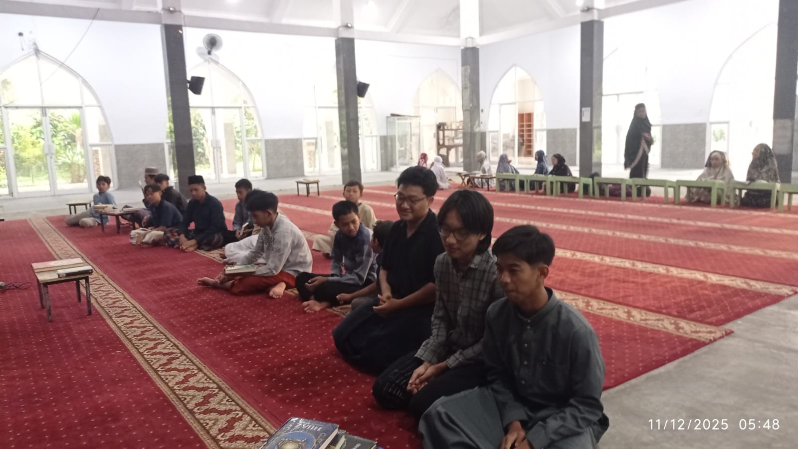 Review & Motivasi Santri Pondok Tahfidz Karangmojo dalam Persiapan Tasmi’ 5–15 Juz Sekali Duduk