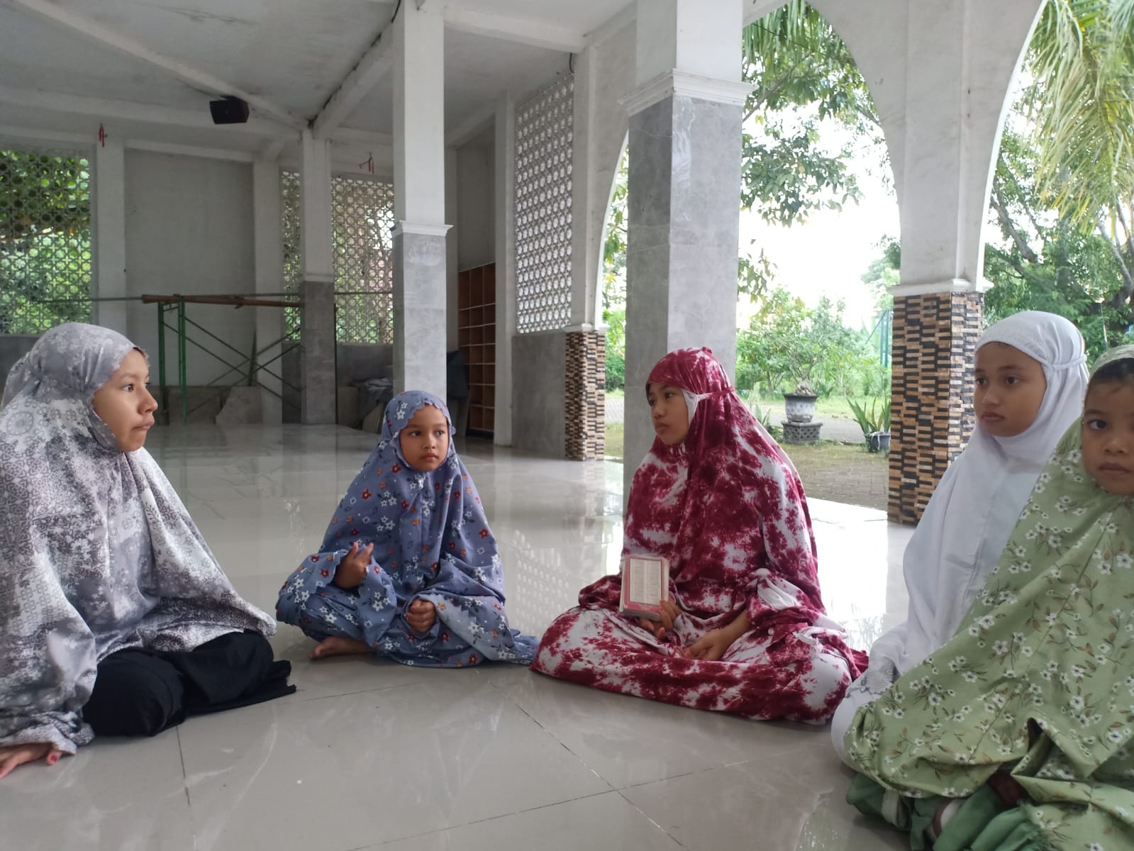 Persiapan Ziadah Pagi Santri Pondok Tahfidz Karangmojo: Rutinitas Hafalan Harian Santri Medan & Batam