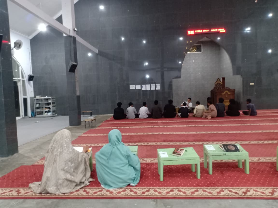 Lebih dari Sekadar Pengajar: Mengulas Peran Sentral Guru Tahfiz demi Masa Depan Bangsa