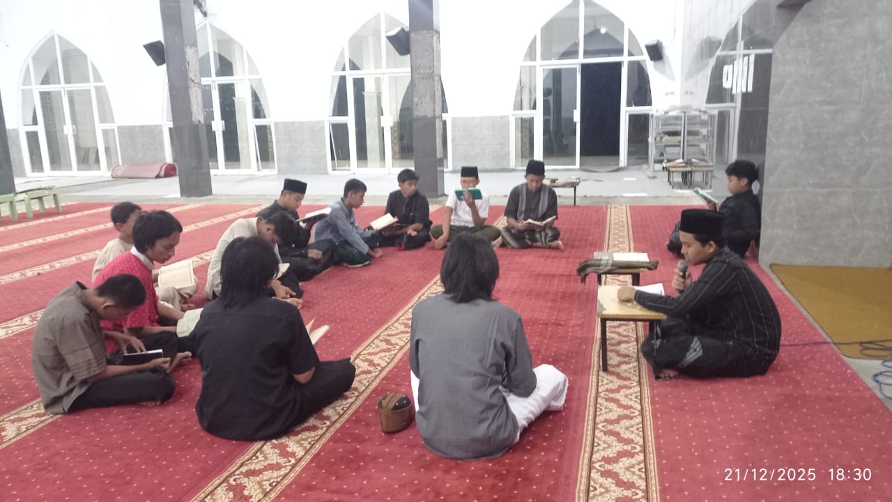 Tugas Utama Guru Tahfidz di Pesantren: Pilar Pembentuk Generasi Qur’ani Indonesia