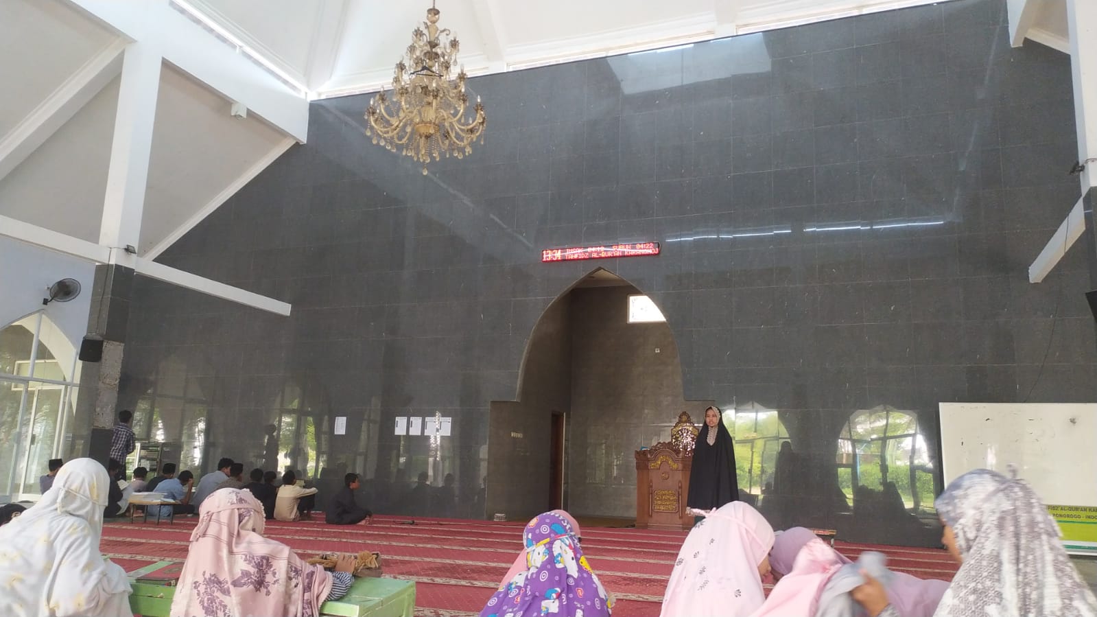 Membujuk Anak Kembali ke Pondok Pesantren: Pendekatan Emosional, Logis, dan Spiritual yang Efektif
