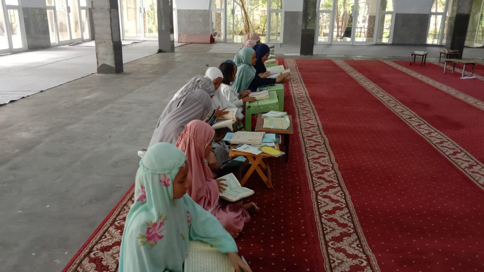 Setelah Lulus Pesantren Tahfidz: Menjaga Amanah Al-Qur’an, Menghidupkan Akhlak, dan Mengabdi untuk Umat