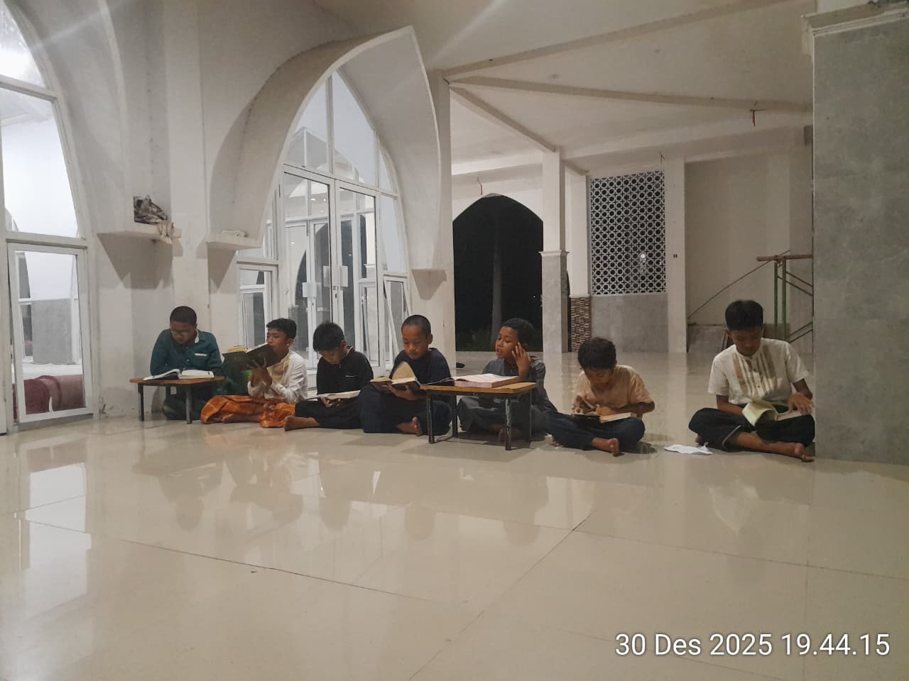 Pesantren Tahfidz dan Masa Depan Pendidikan Berbasis Al-Qur’an di Indonesia: Dari Pembinaan Karakter hingga Kesiapan Menghadapi Zaman