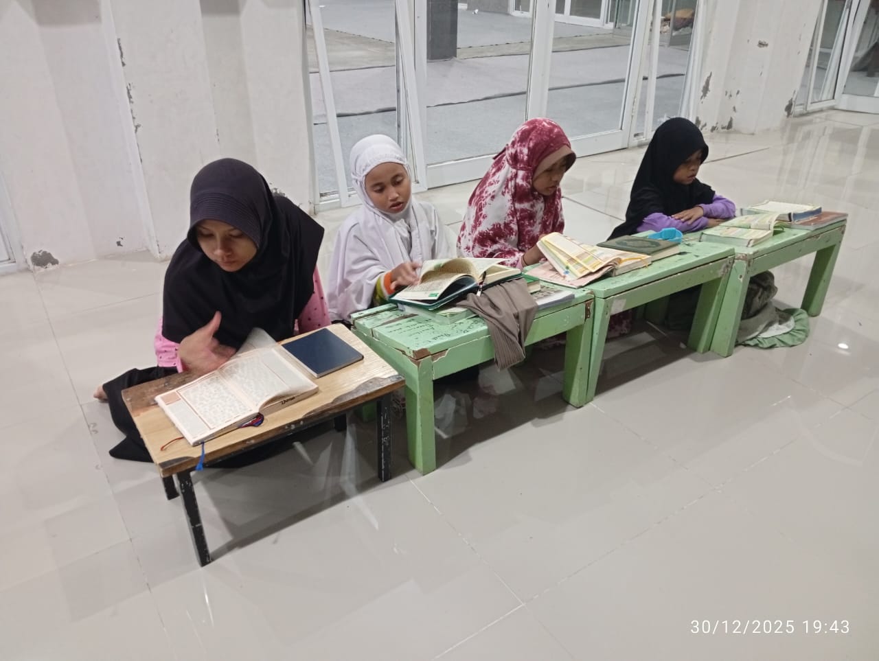 Kehidupan Sehari-hari Santri Pesantren Tahfidz: Jadwal Terstruktur, Disiplin Tinggi, dan Pembentukan Karakter Qur’ani
