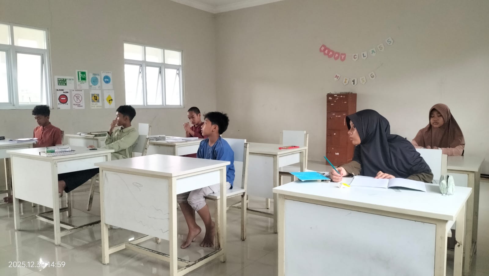 Keseimbangan di Pesantren Tahfidz: Strategi Menyatukan Hafalan Al-Qur’an, Ibadah, dan Pelajaran Akademik agar Santri Tumbuh Holistik