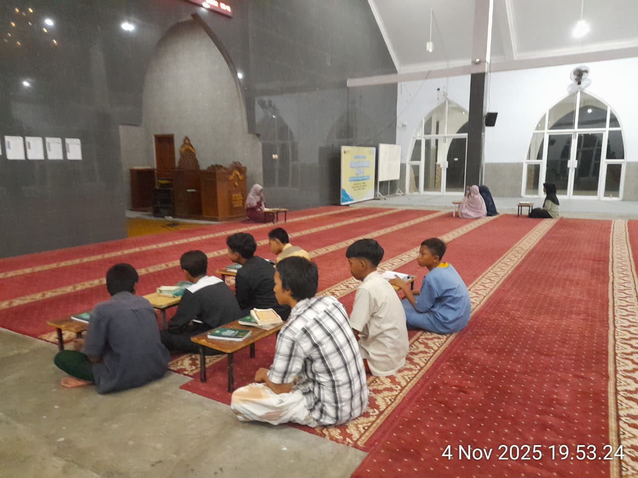 Lulusan Pesantren Tahfidz di Dunia Kerja: Mitos dan Fakta